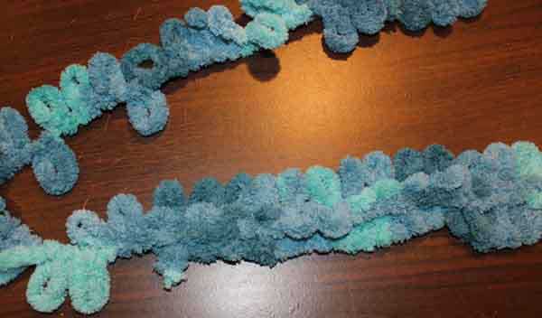 Loop Yarn Garter Stitch Tutorial - Row Finished