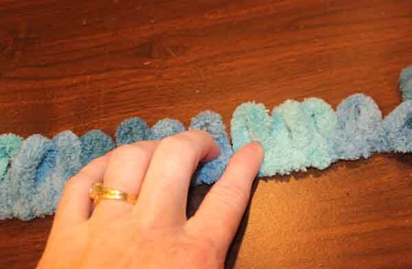 Loop Yarn Stocking Stitch Tutorial - Foundation Loop