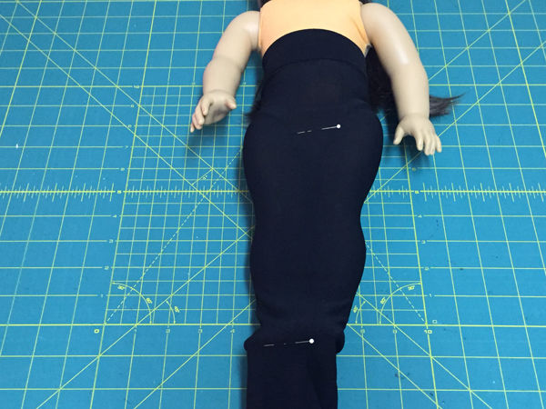18-inch Doll Simple Tights Tutorial Place pins
