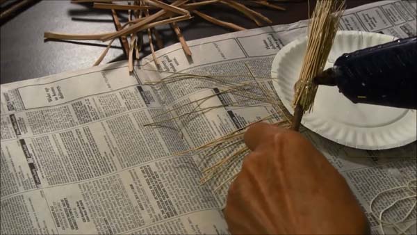 18in Doll Broom_1.1.10