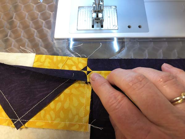 Accuquilt Louisiana Block 43 Align Seams by interlocking