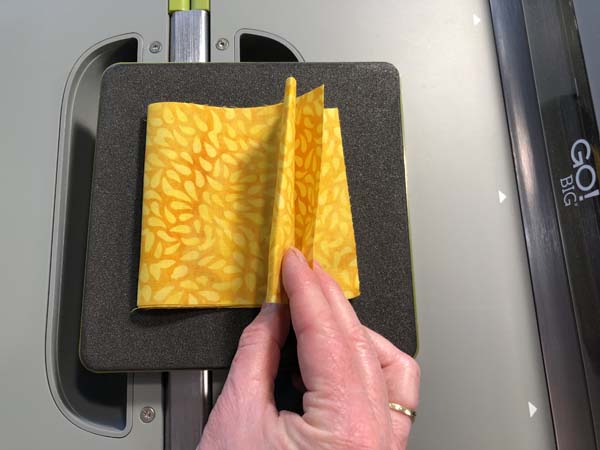 Accuquilt Louisiana Block 9 Fan fold medium fabric