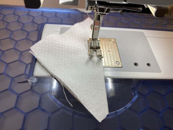 Accuquilt Windy Pinwheel Block Sew Half Square Triangle