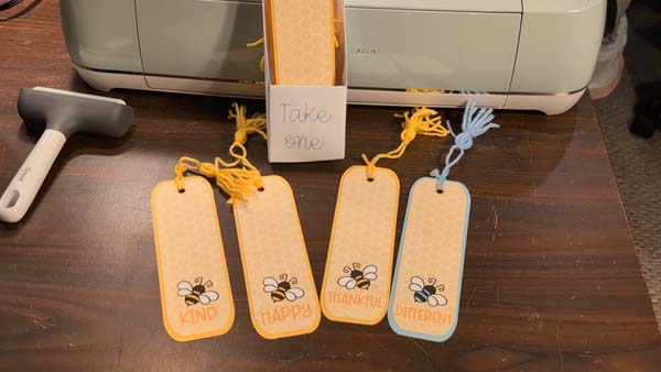 Bee Bookmarks 1 Finished with Holder