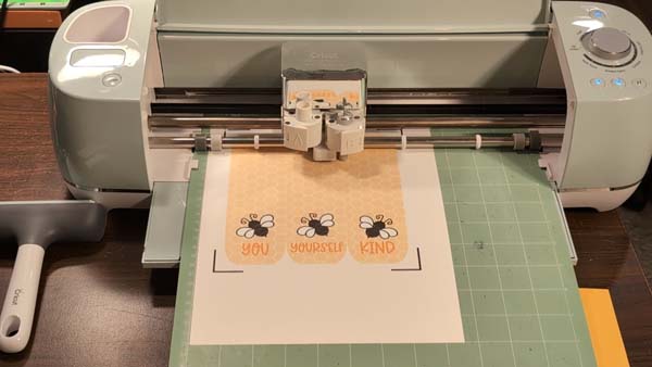 Bee Bookmarks 4 Cricut Cutting the Bookmarks