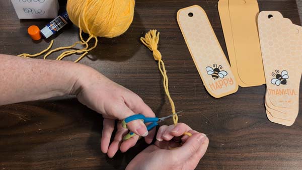 Bee Bookmarks Tassel 15 Trim End