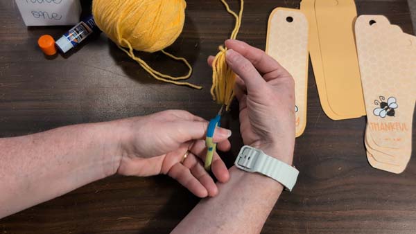 Bee Bookmarks Tassel 8 Clip open loops