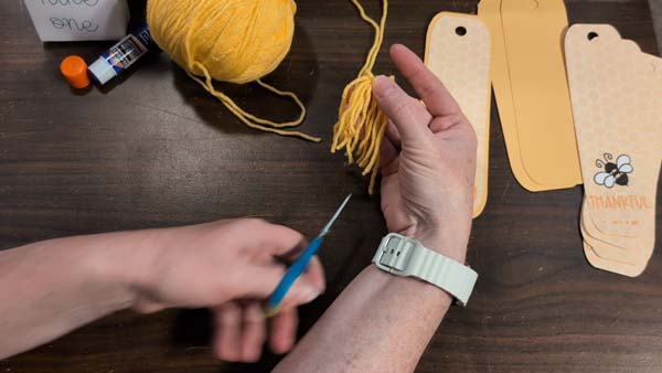 Bee Bookmarks Tassel 9 Loops Clipped