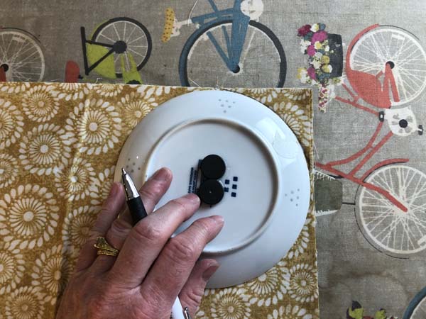 Big Board Cover 2 Place Round Item on Corner