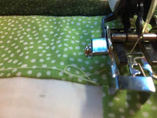 Machine Quilting - Bobbin Thread Quick Tip - Bobbin Loop