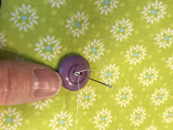 Button Zig Zag 10 Bring Thread tails to back