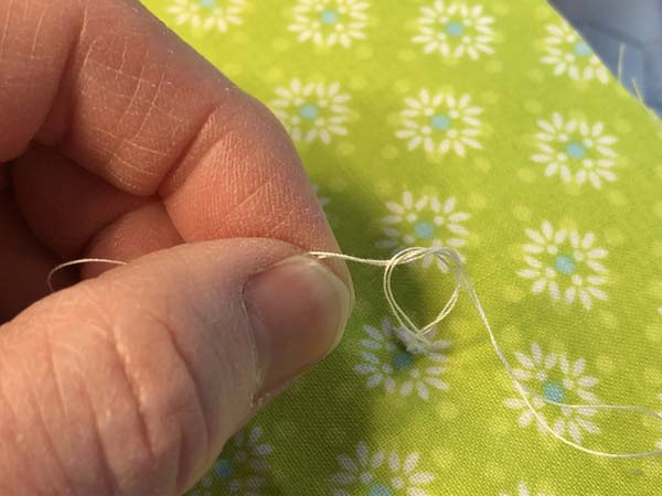 Button Zig Zag 12 Tie off threads