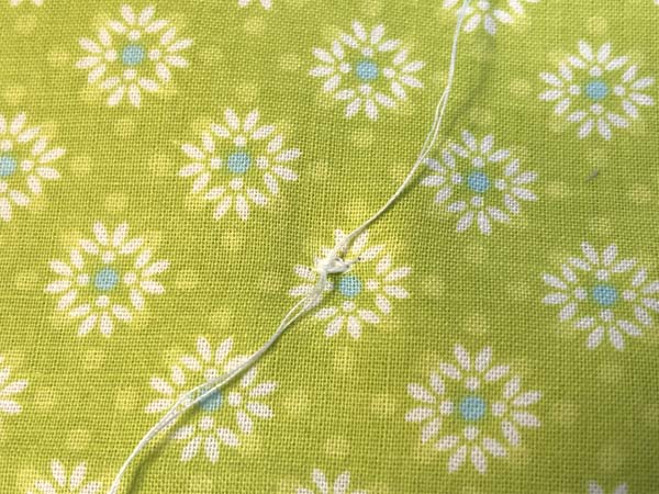 Button Zig Zag 13 Tied threads