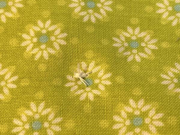 Button Zig Zag 14 Trimmed Threads