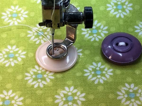 Button Zig Zag 15 Four Hole Button