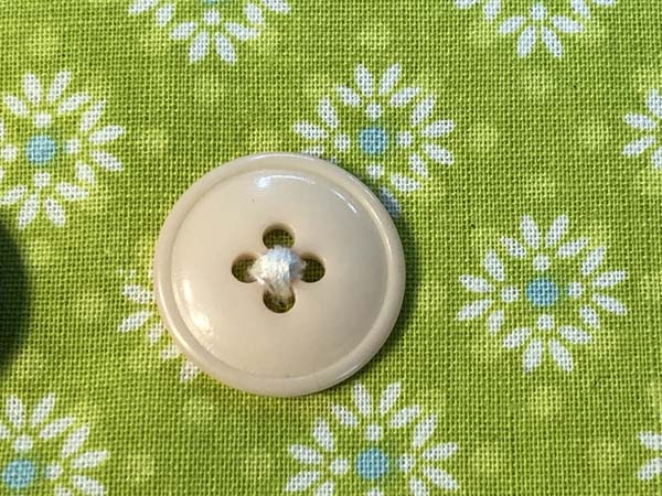 Button Zig Zag 17 Finished 4-hole buttons