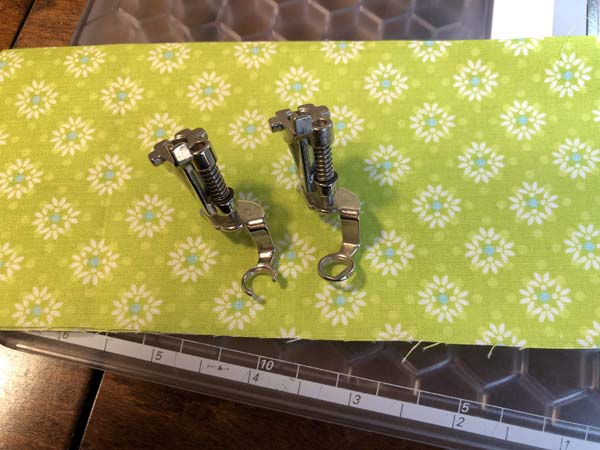 Button Zig Zag 2 Show Feet