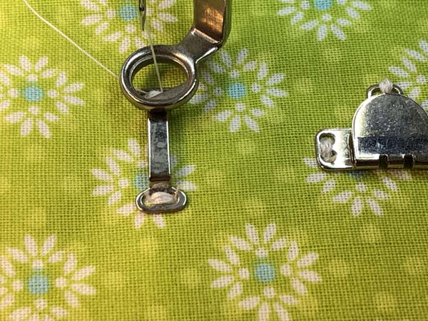 Button Zig Zag 20 Eye