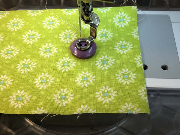 Button Zig Zag 7 Button under foot