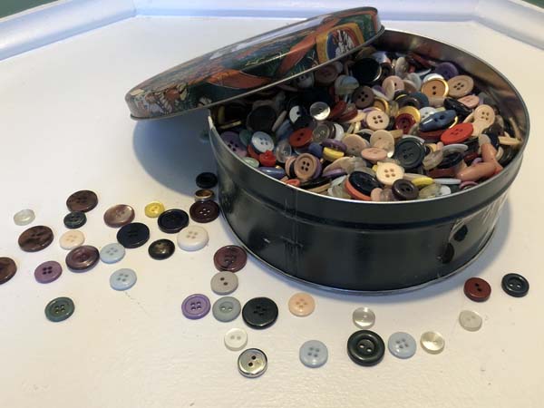 Buttons in Tin