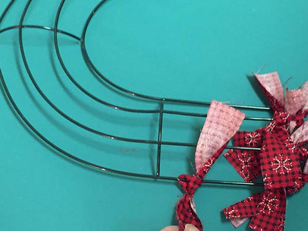 Candy Cane Rag Wreath Tighten Knot