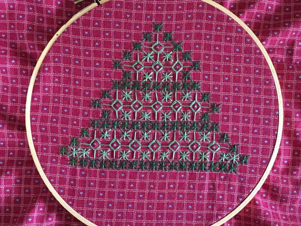 Chicken Scratch Christmas Tree Pattern Woven Circle