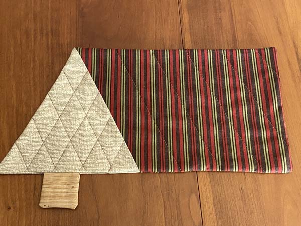 Christmas Tree Mug Rug pattern Finished on table