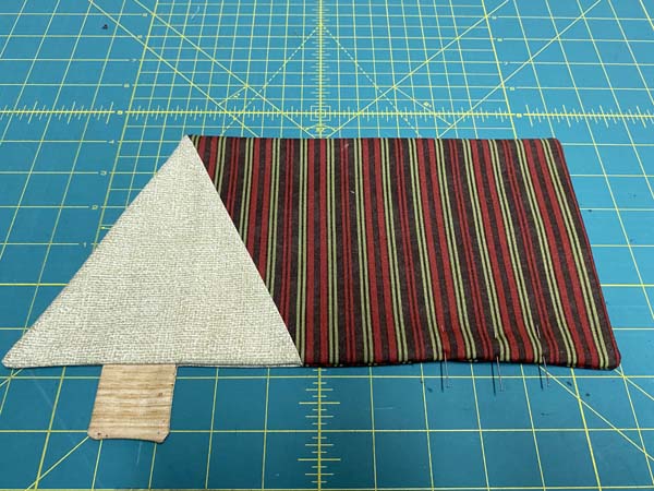 Christmas Tree Mug Rug Pin opening closed