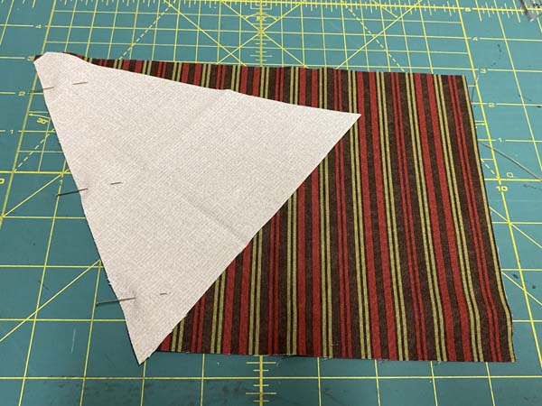 Christmas Tree Mug Rug Pin tree to mat