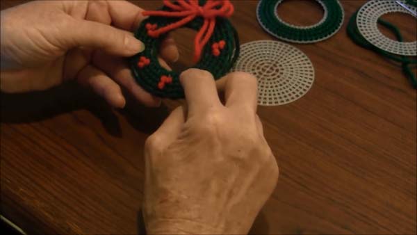 Christmas Wreath Ornament Add Berries