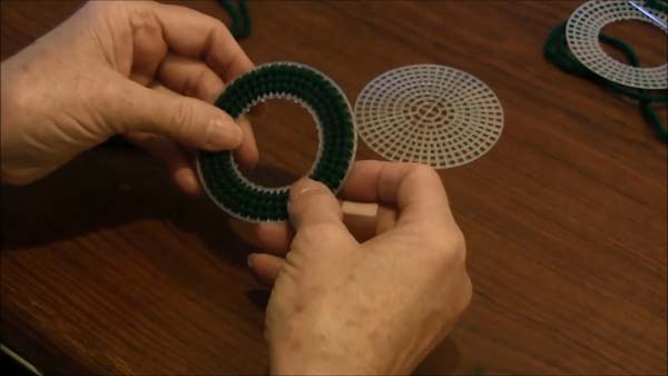 Christmas Wreath Ornament Completed Circle