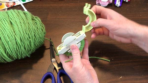 Clover Maker Pom poms_1.29.2