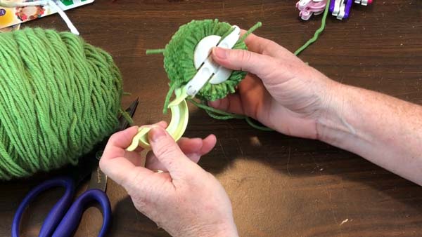 Clover Maker Pom poms_1.43.1