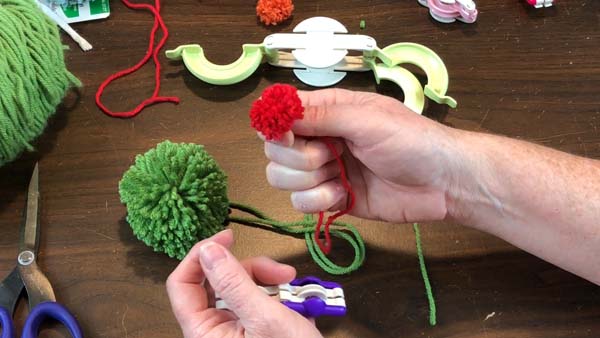 Clover Maker Pom poms_1.51.1