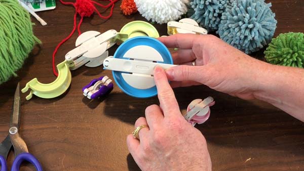 Clover Maker Pom poms_1.58.1