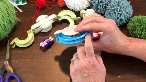 Clover Maker Pom poms_1.58.2