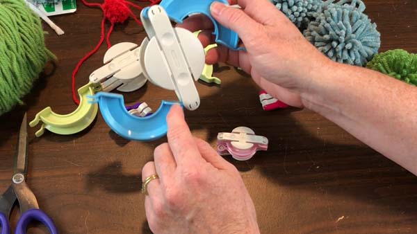 Clover Maker Pom poms_1.61.1