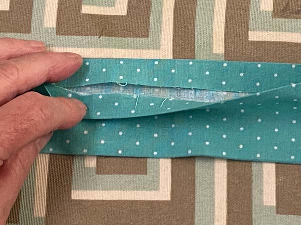 Cooling Neck Wrap 14 press edges in