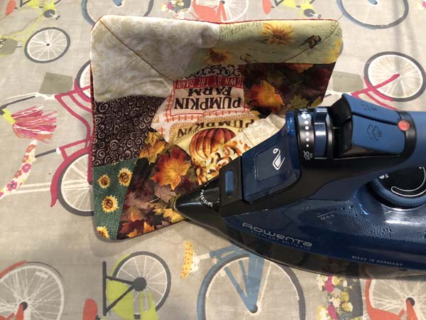 Crazy Bowl Cozy Iron flat