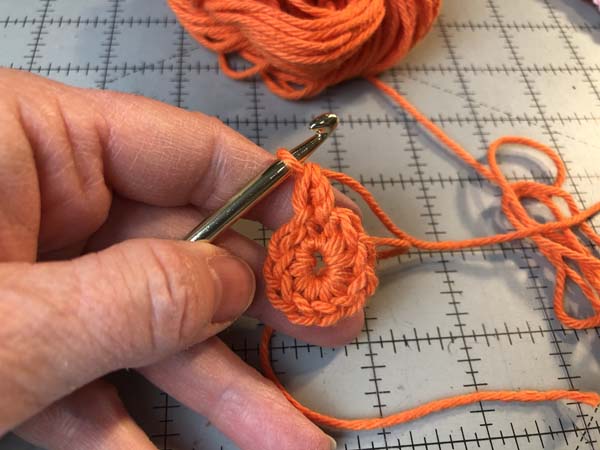 Crochet Heart 2 Rnd 2 Single Crochet