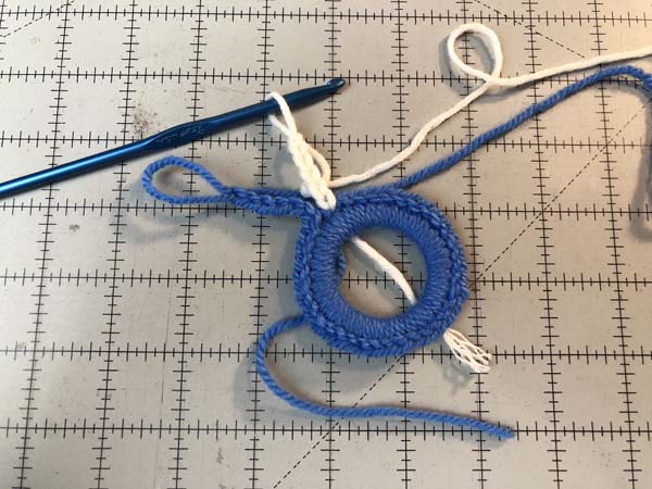 Crochet Wreath Ornament 12 CH6 with color 2