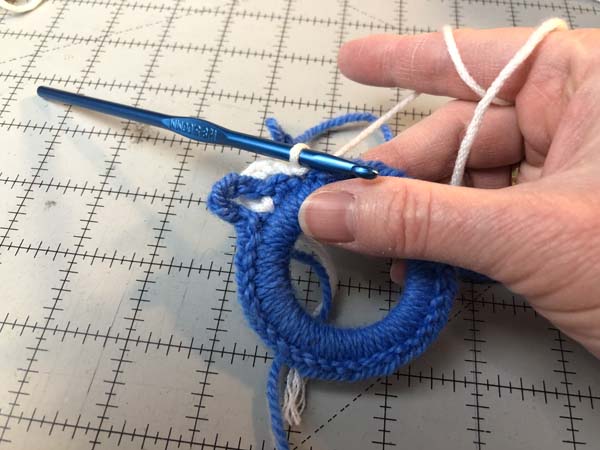 Crochet Wreath Ornament 15 Color 2 SLST next SC