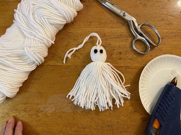 DIY Ghost Garland Glue Eyes