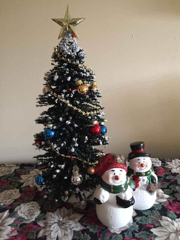DIY Tabletop Christmas Tree Tutorial - Finished with Snowmen