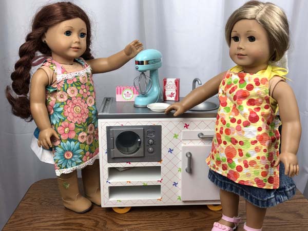 Doll Apron Dolls in Kitchen