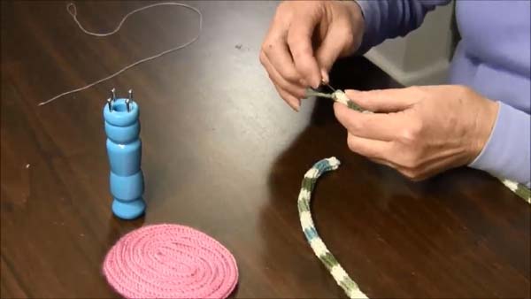 Dollhouse Rug Spool knit_1.1.4