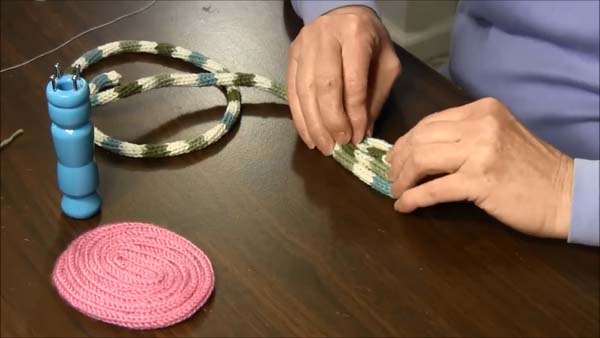 Dollhouse Rug Spool knit_1.1.6