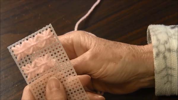 Double Cross Smyrna Stitch Plastic Canvas_1.1.12