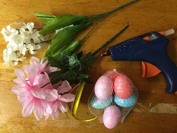 Easter Loop Yarn Wreath Tutorial Flowers & Eggs