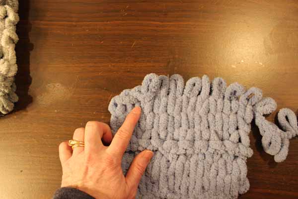 Easy Loop Yarn Scarf 10 Continue Bind Off